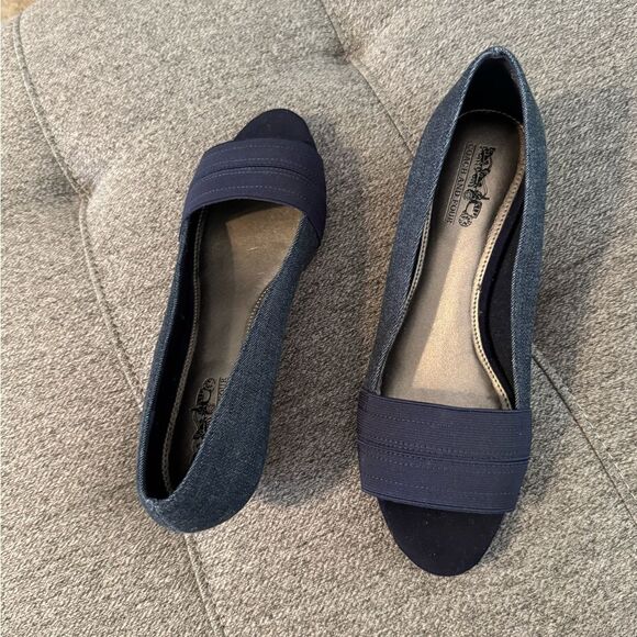 Coach & Four-Denim Blue Wedge Heels with Classic Design open toe slip on 7.5 - Picture 13 of 16